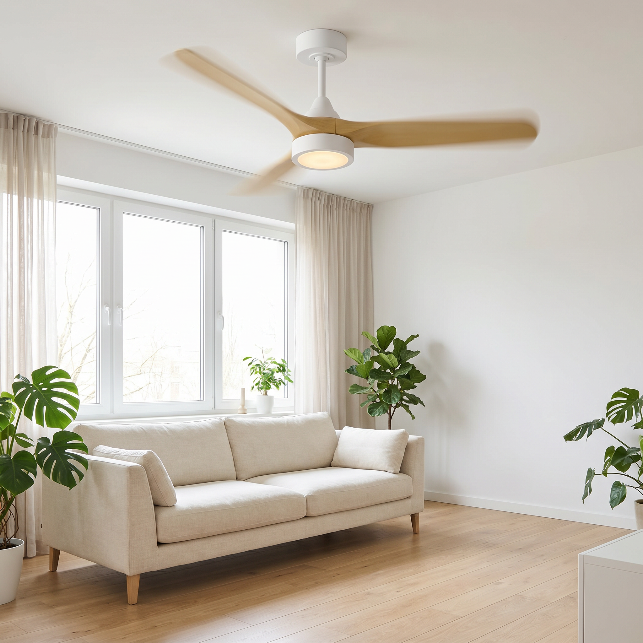 Ventilateur Alba en fonctionnement dans un salon lumineux scandinave