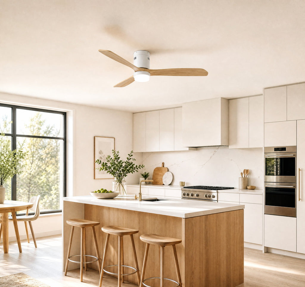 Levant, ventilateur de plafond ultra-plat crème et bois clair, vue 3