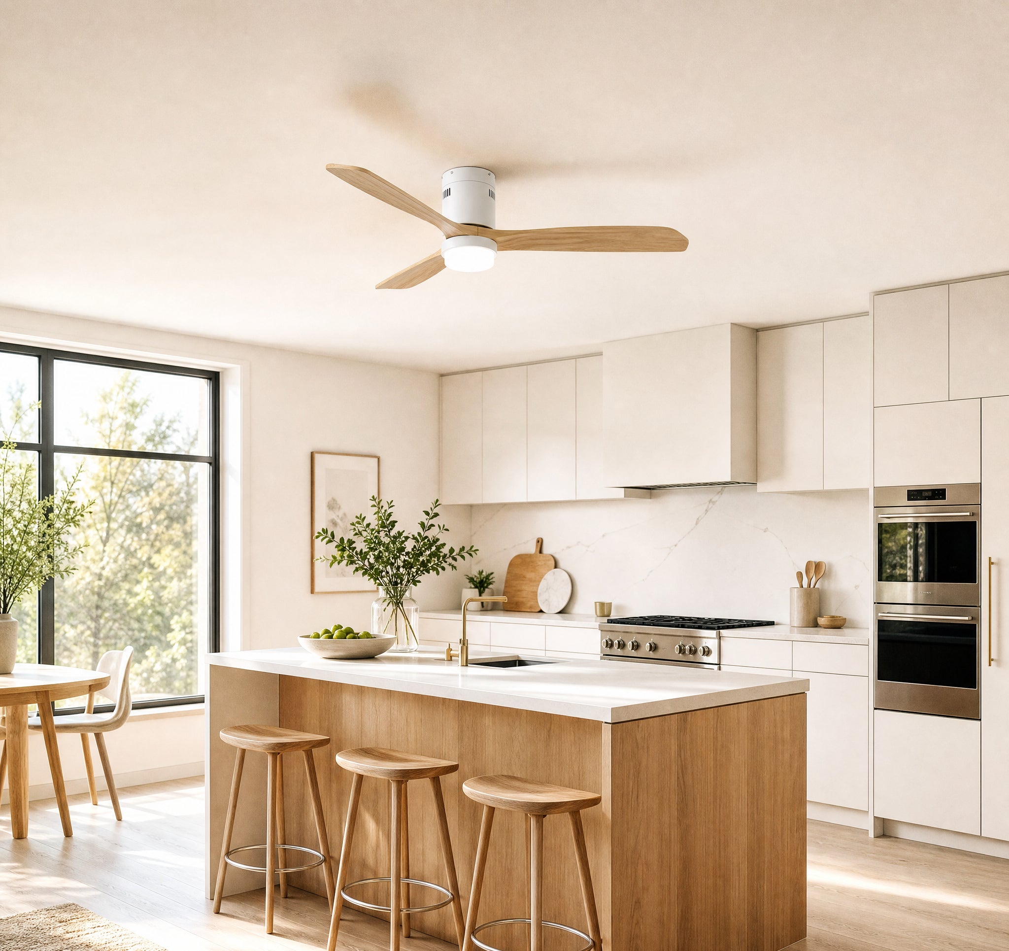 Levant, ventilateur de plafond ultra-plat crème et bois clair, vue 3