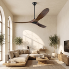 Ventilateur Cedre noir et bois dans un grand salon lumineux