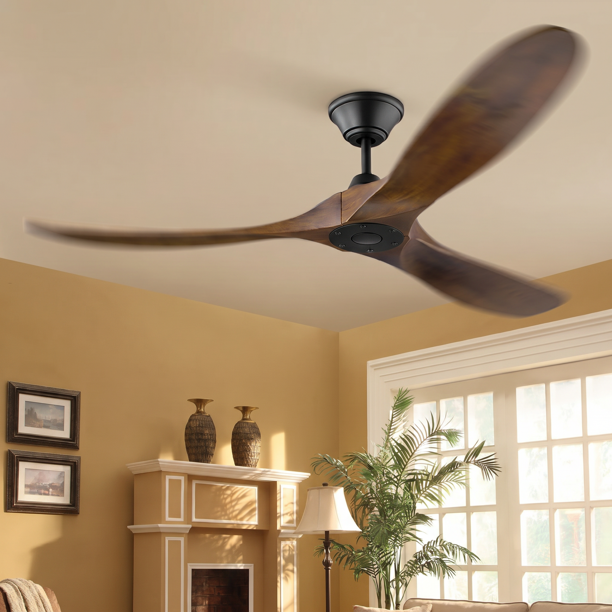 Ventilateur Cedre en fonctionnement dans un sejour chaleureux