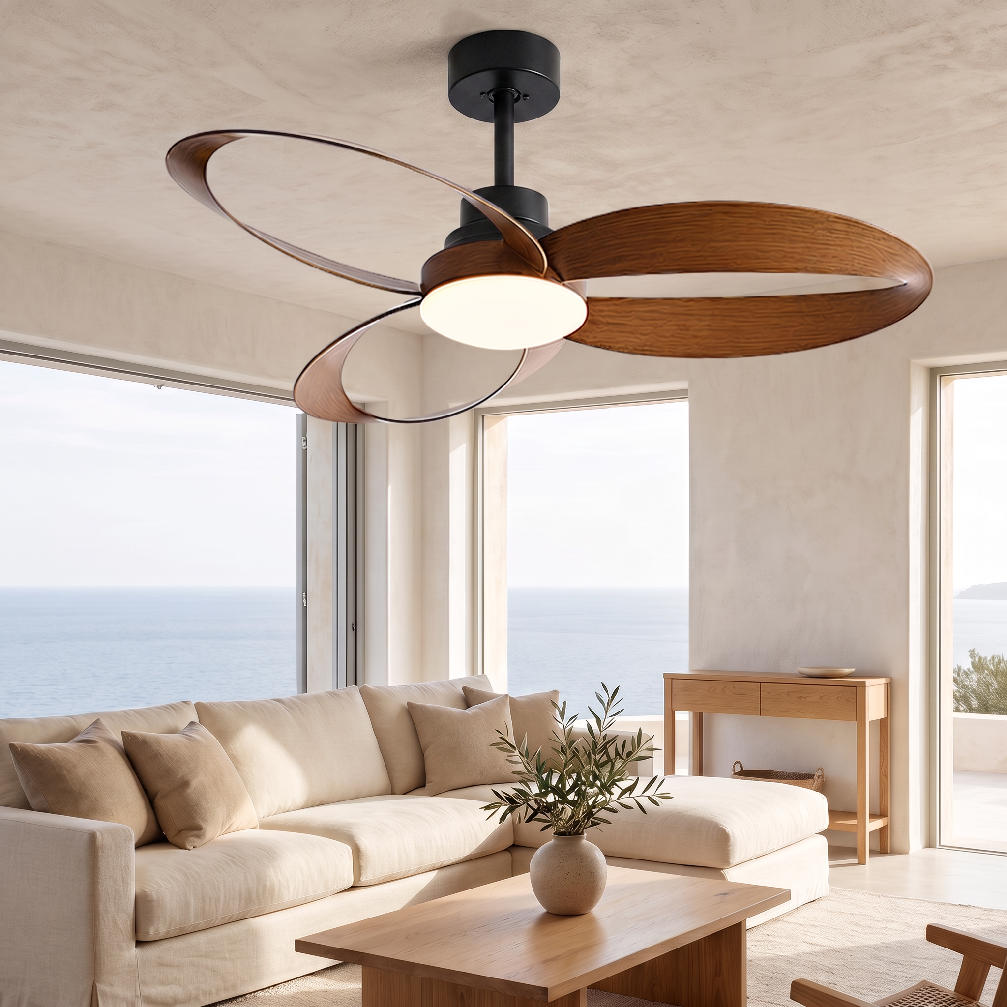 Ventilateur de plafond Méridien dans un salon avec vue mer