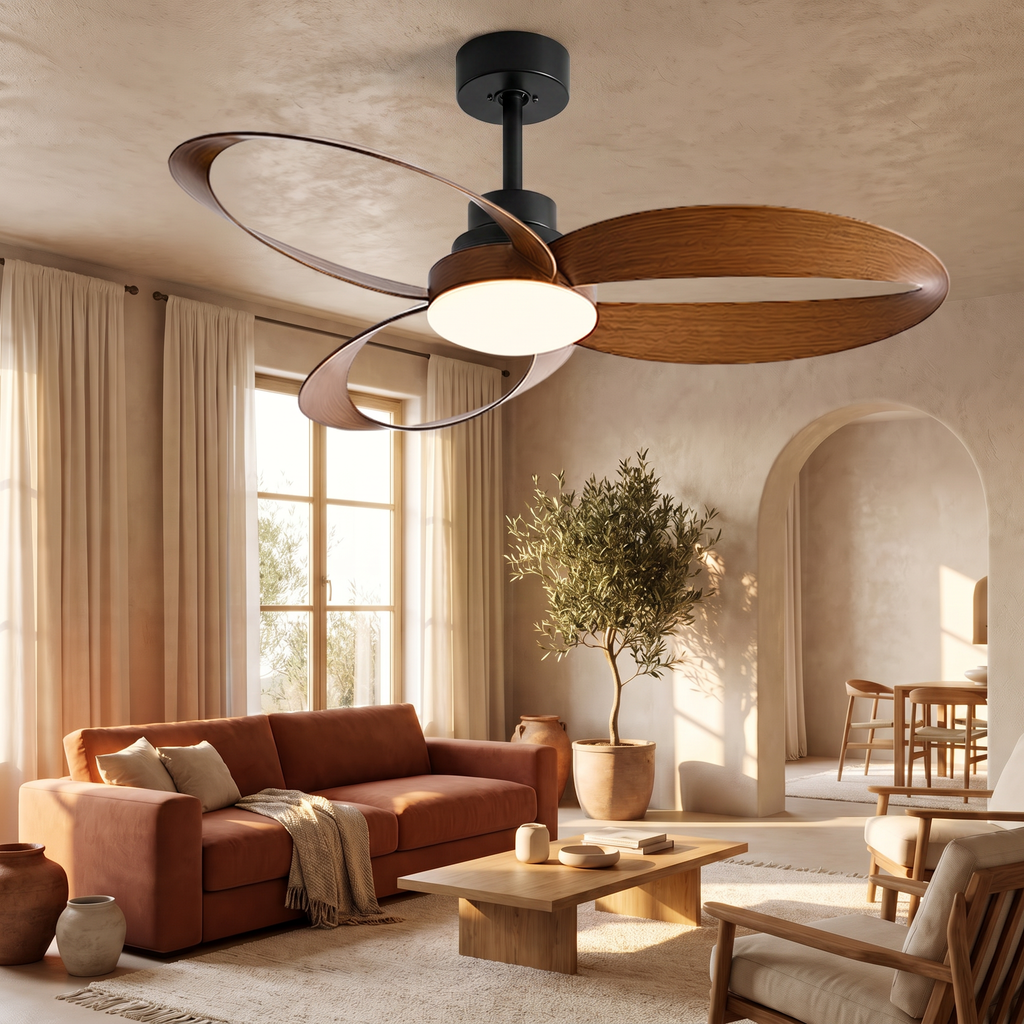 Ventilateur de plafond Méridien dans un salon méditerranéen