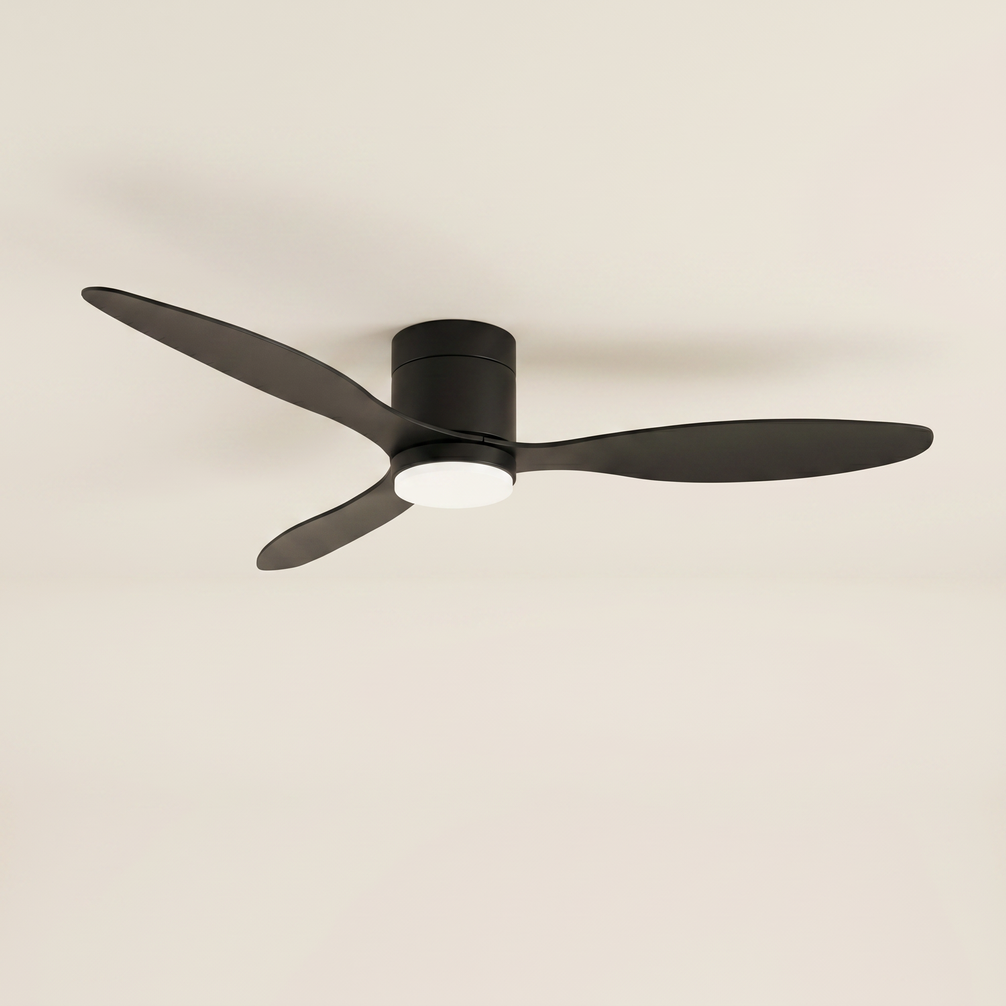 Ventilateur de plafond Opale tout noir, profil bas